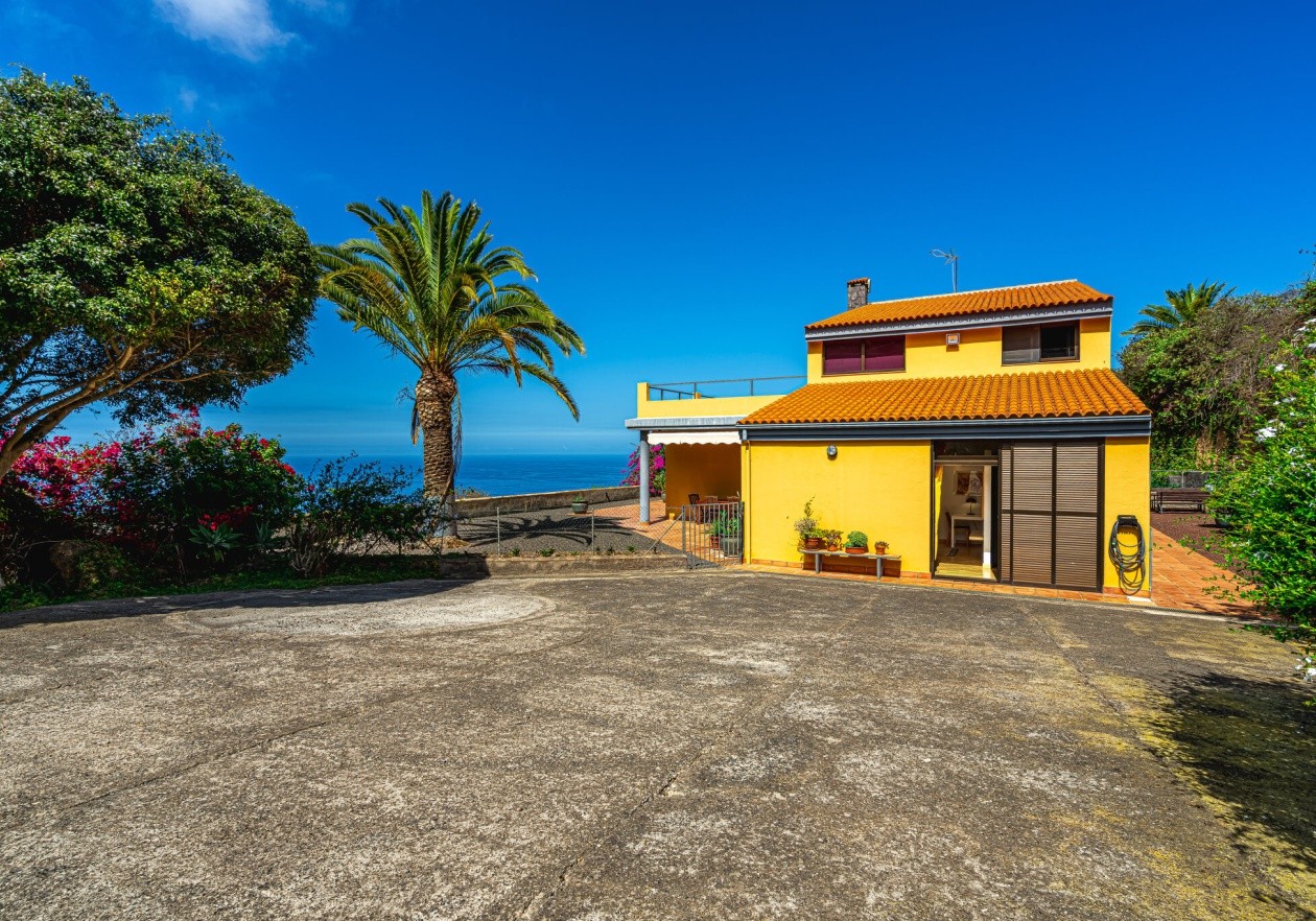 Independent house in San Juan de la Rambla
