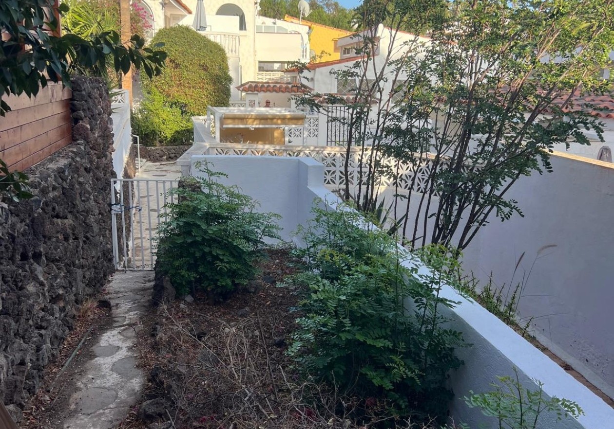 Semi-detached house for sale in calle la Punta Chayofa, Arona