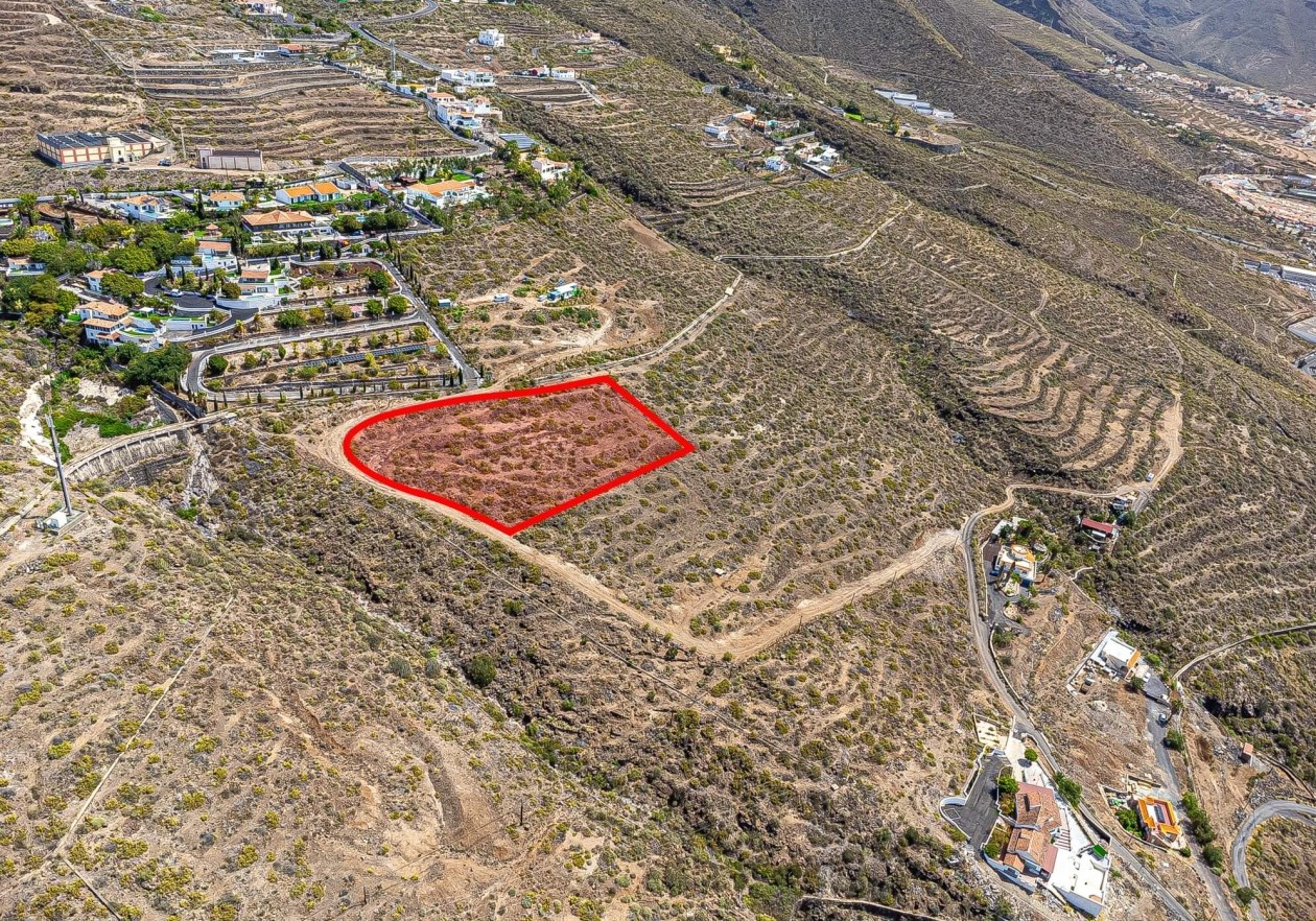 Two plots in ‘Camino Las Moraditas’, Adeje