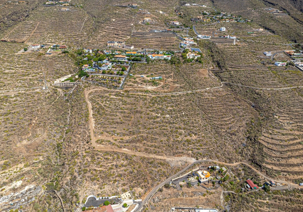 Two plots in ‘Camino Las Moraditas’, Adeje