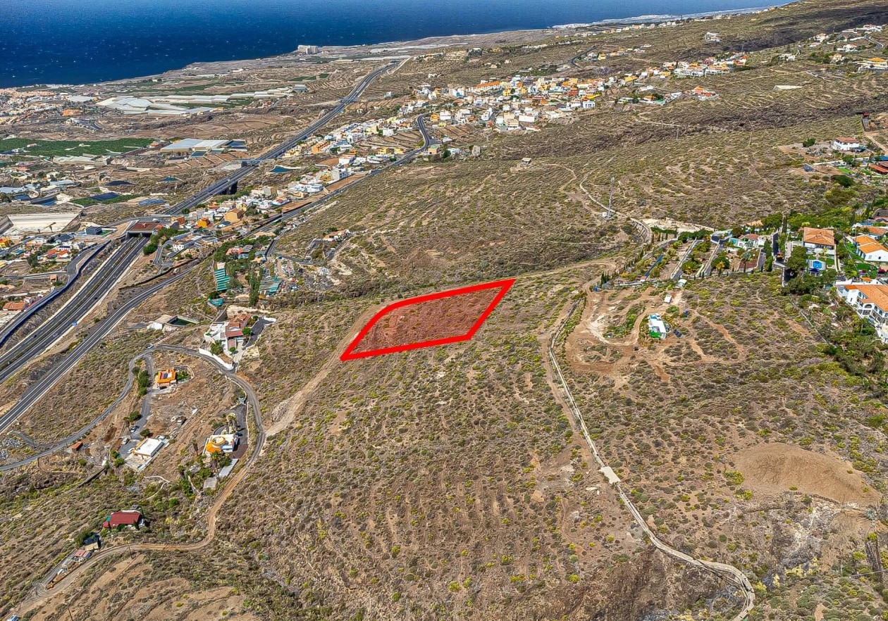 Two plots in ‘Camino Las Moraditas’, Adeje