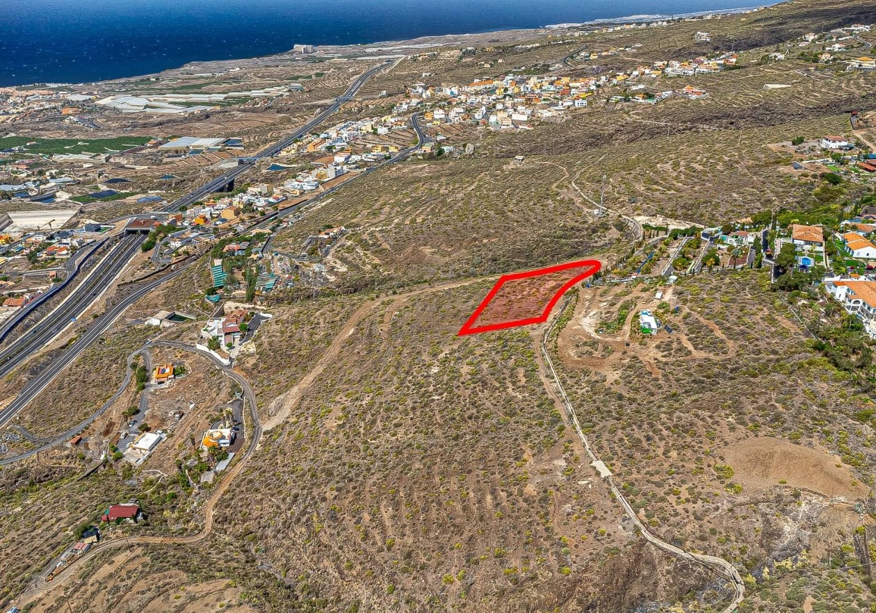 Two plots in ‘Camino Las Moraditas’, Adeje