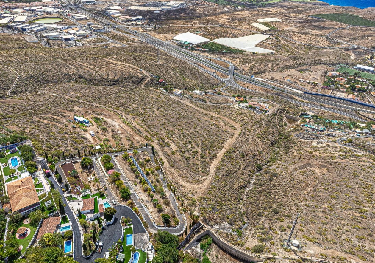 Two plots in ‘Camino Las Moraditas’, Adeje