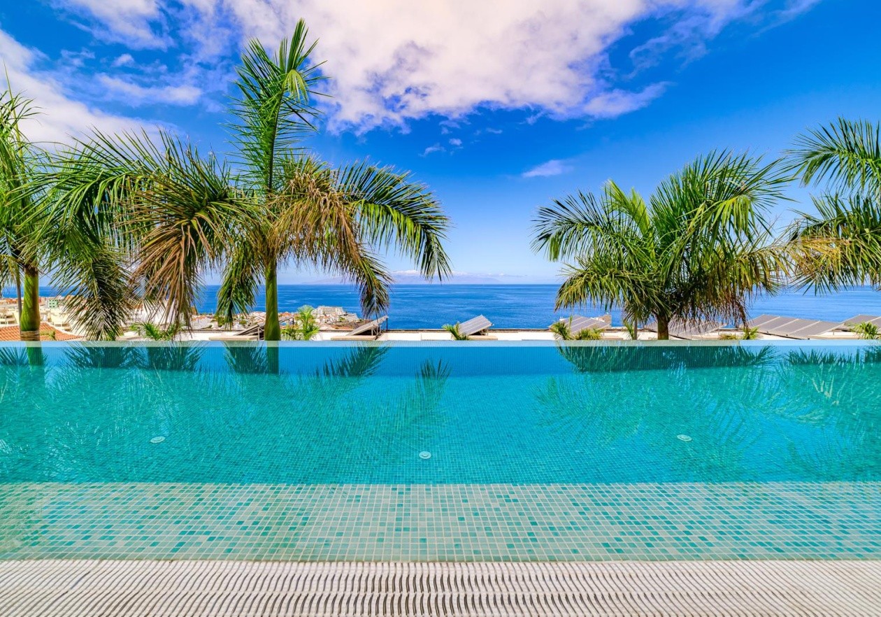 Exclusive Luxury Penthouse with Unobstructed Sea Views in Los Gigantes 