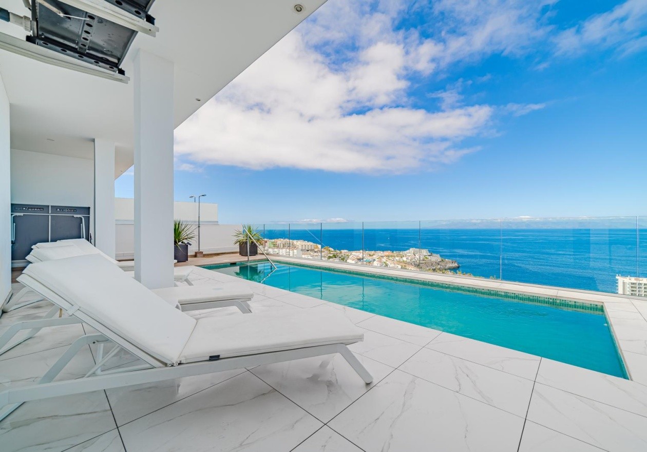 Exclusive Luxury Penthouse with Unobstructed Sea Views in Los Gigantes 
