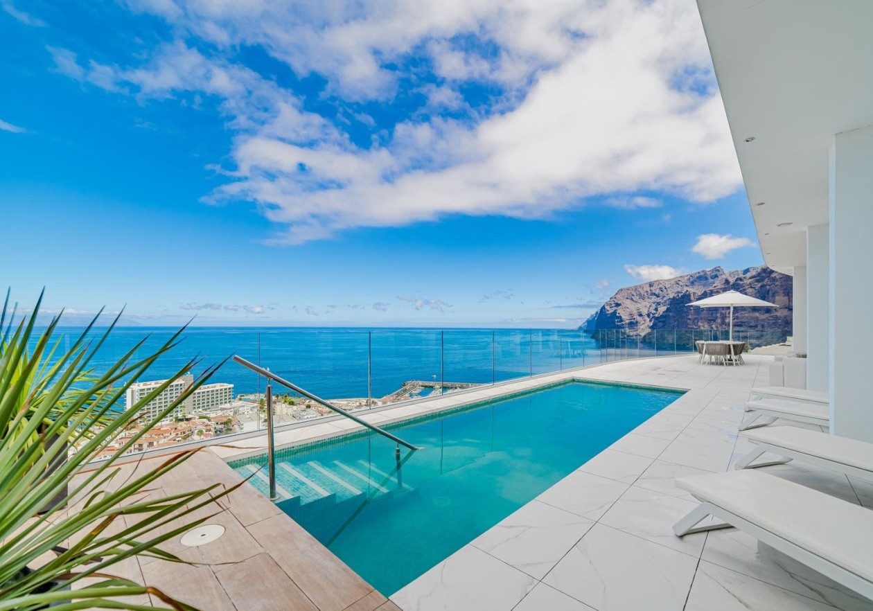 Exclusive Luxury Penthouse with Unobstructed Sea Views in Los Gigantes 
