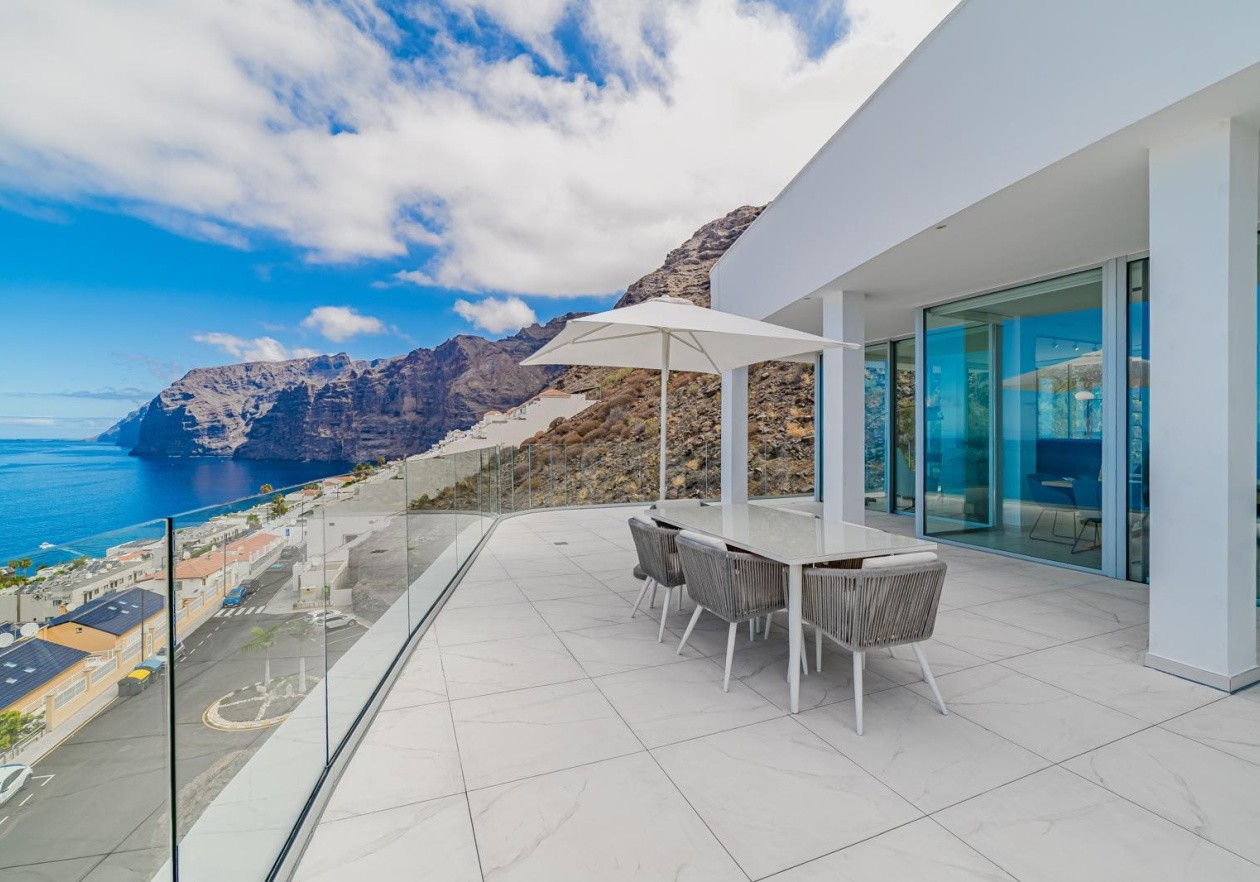 Exclusive Luxury Penthouse with Unobstructed Sea Views in Los Gigantes 