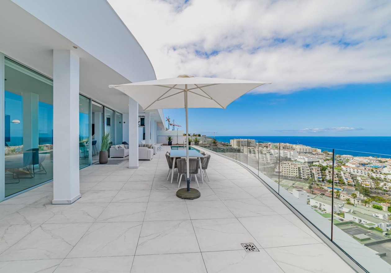 Exclusive Luxury Penthouse with Unobstructed Sea Views in Los Gigantes 