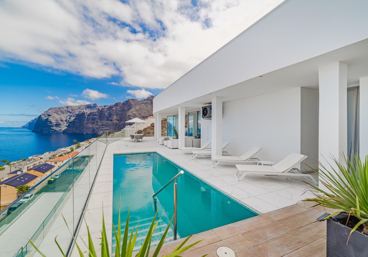 Exclusive Luxury Penthouse with Unobstructed Sea Views in Los Gigantes 