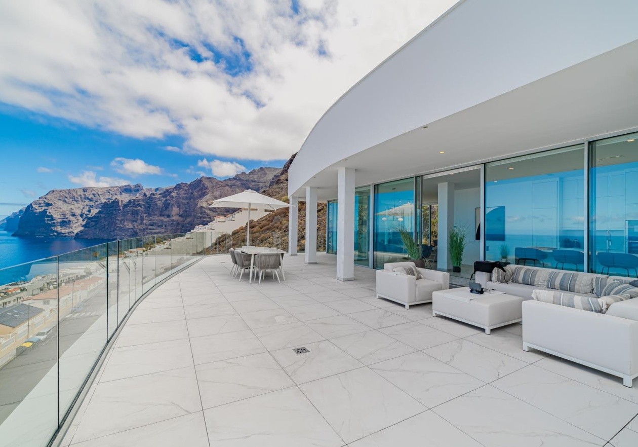 Exclusive Luxury Penthouse with Unobstructed Sea Views in Los Gigantes 