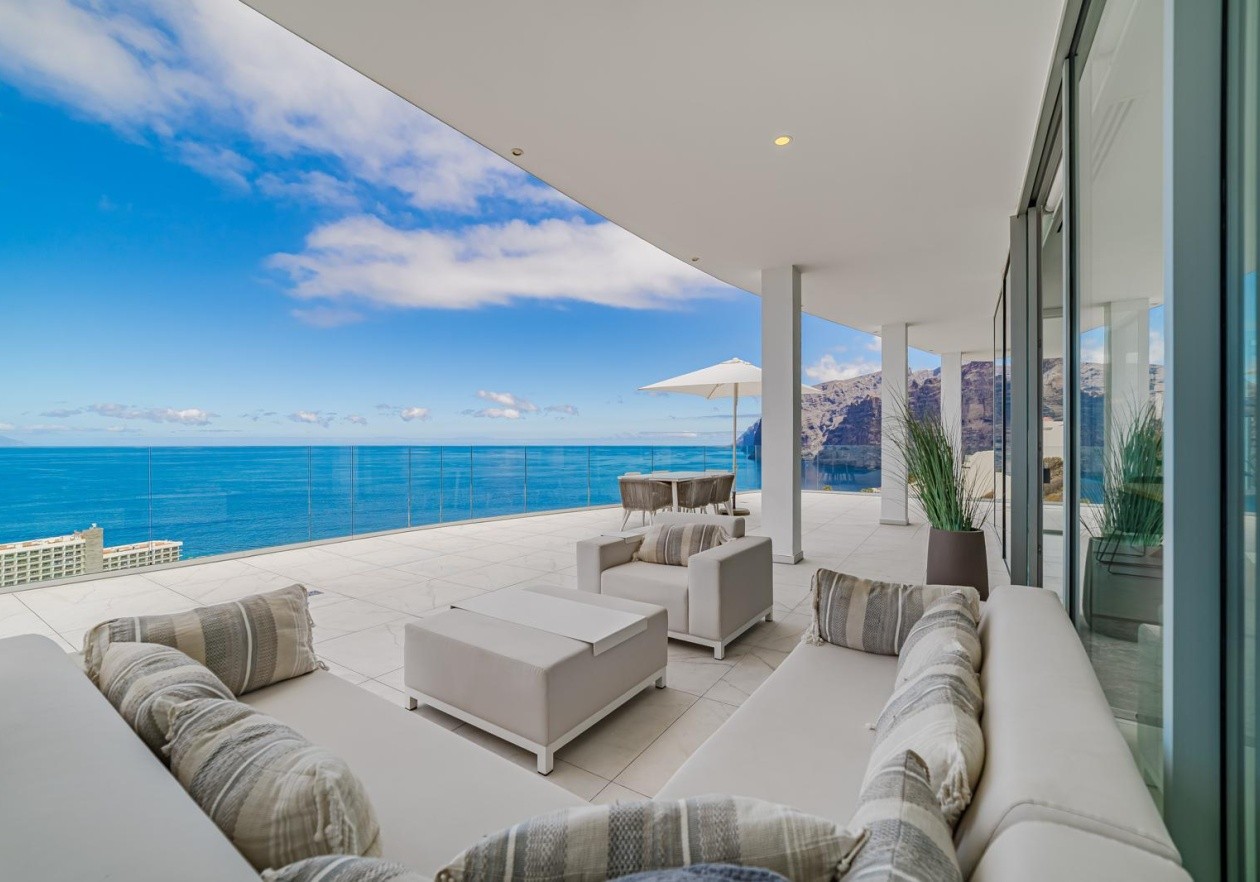 Exclusive Luxury Penthouse with Unobstructed Sea Views in Los Gigantes 