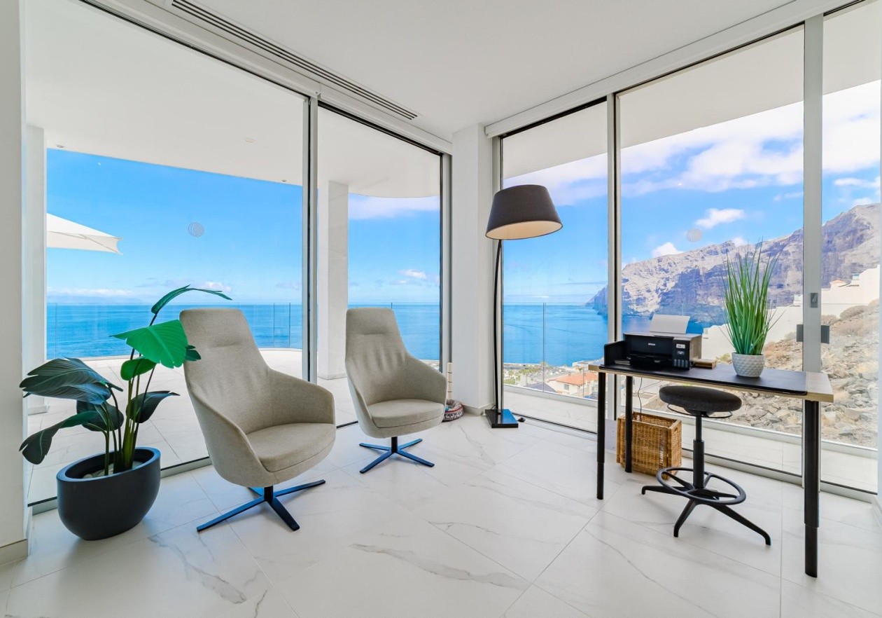 Exclusive Luxury Penthouse with Unobstructed Sea Views in Los Gigantes 