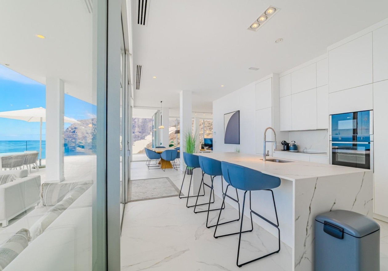 Exclusive Luxury Penthouse with Unobstructed Sea Views in Los Gigantes 