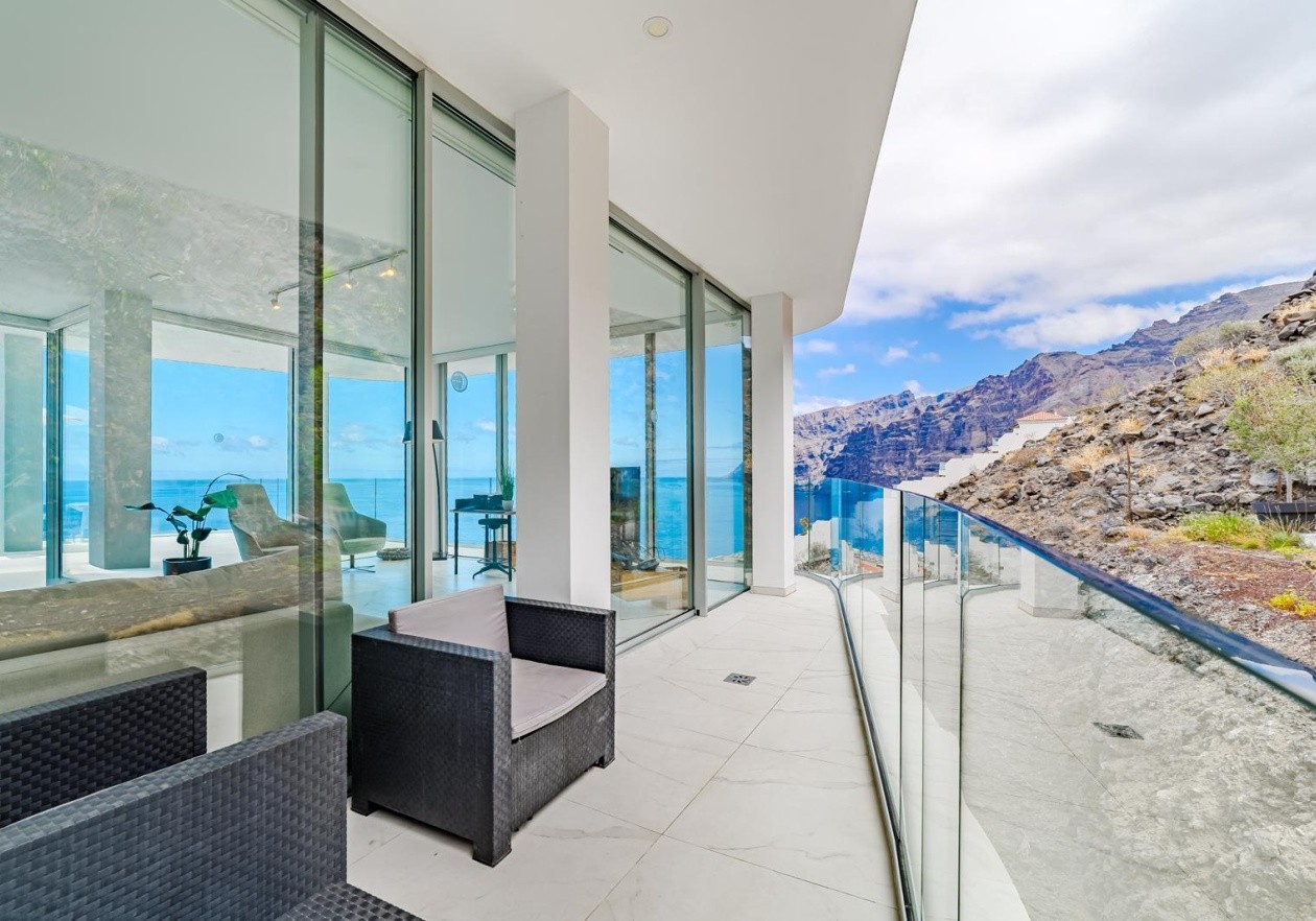 Exclusive Luxury Penthouse with Unobstructed Sea Views in Los Gigantes 