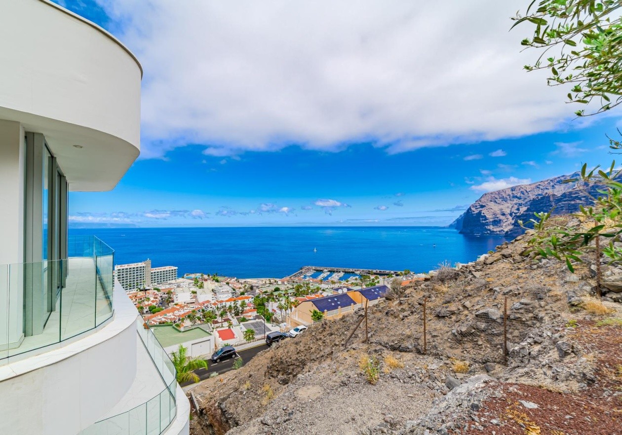 Exclusive Luxury Penthouse with Unobstructed Sea Views in Los Gigantes 