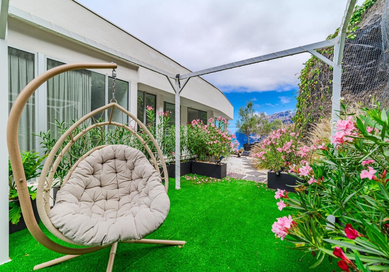 Exclusive Luxury Penthouse with Unobstructed Sea Views in Los Gigantes 