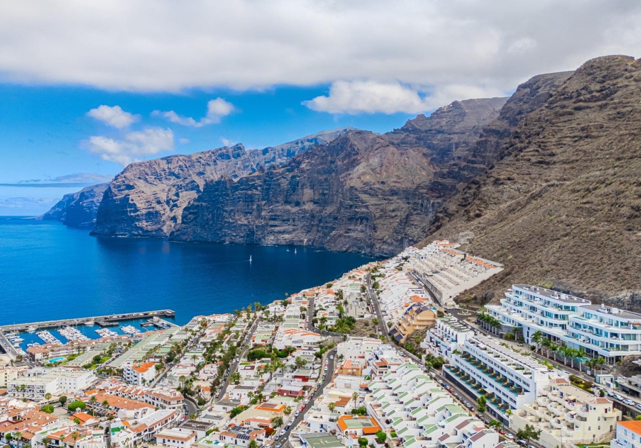 Exclusive Luxury Penthouse with Unobstructed Sea Views in Los Gigantes 