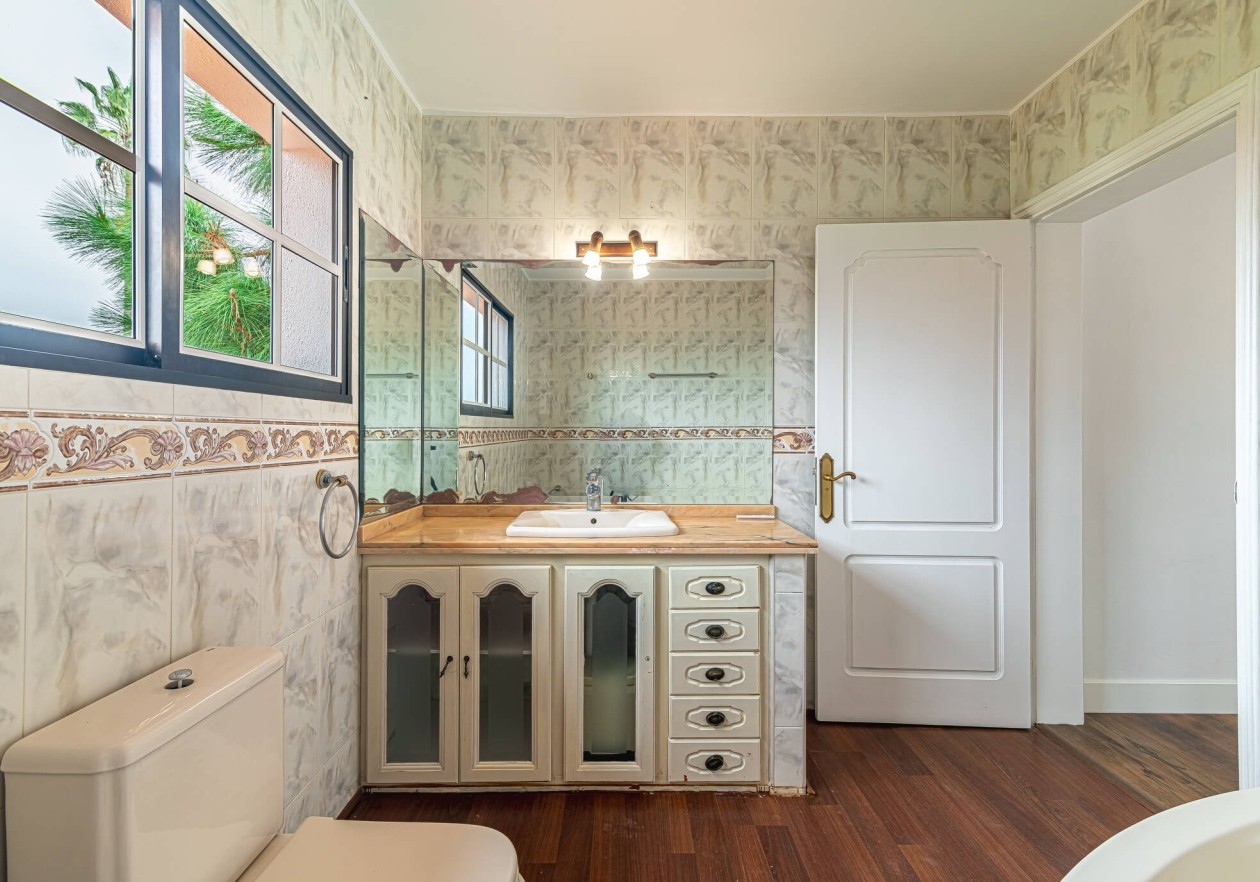 Exclusive licensed medical property with flexible living comfort in La Orotava, Tenerife