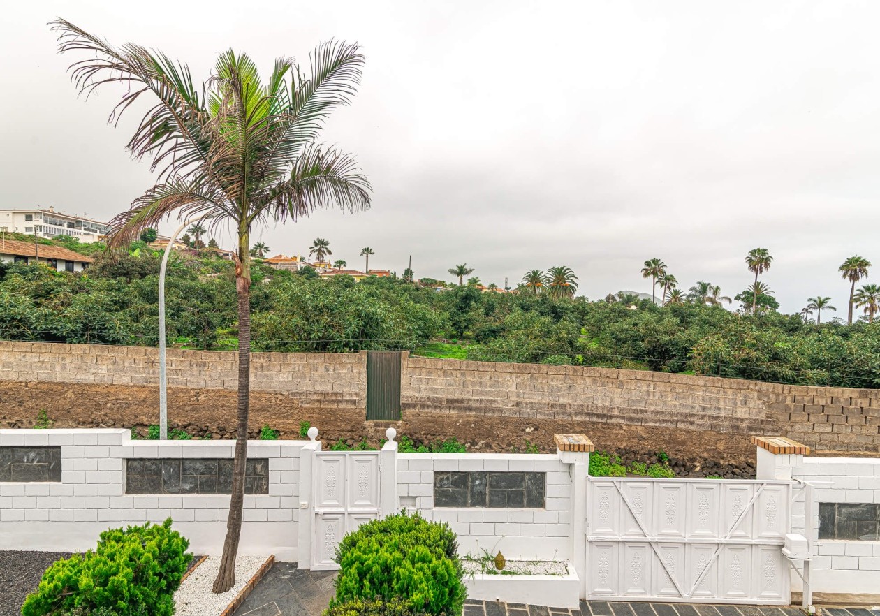 Exclusive licensed medical property with flexible living comfort in La Orotava, Tenerife