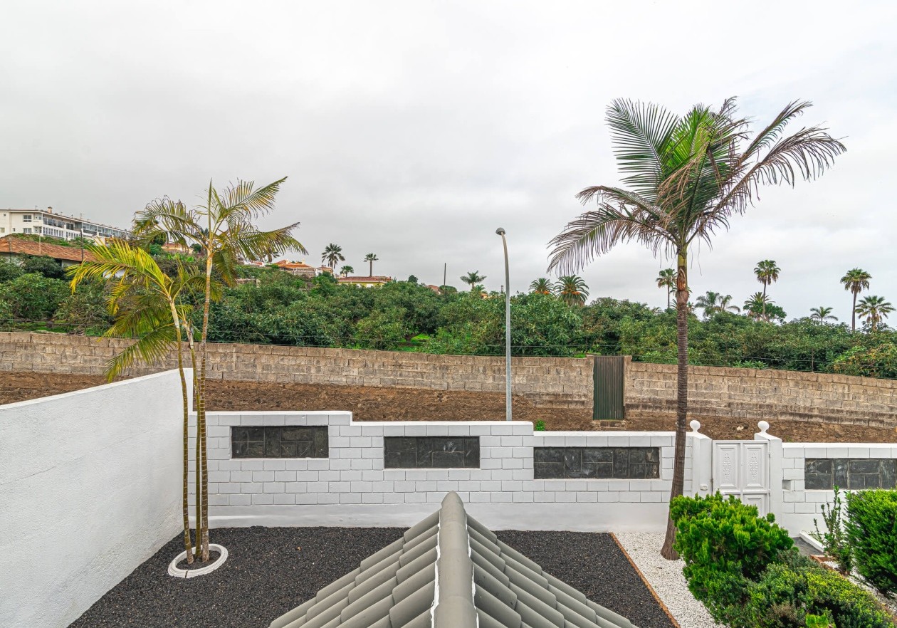 Exclusive licensed medical property with flexible living comfort in La Orotava, Tenerife
