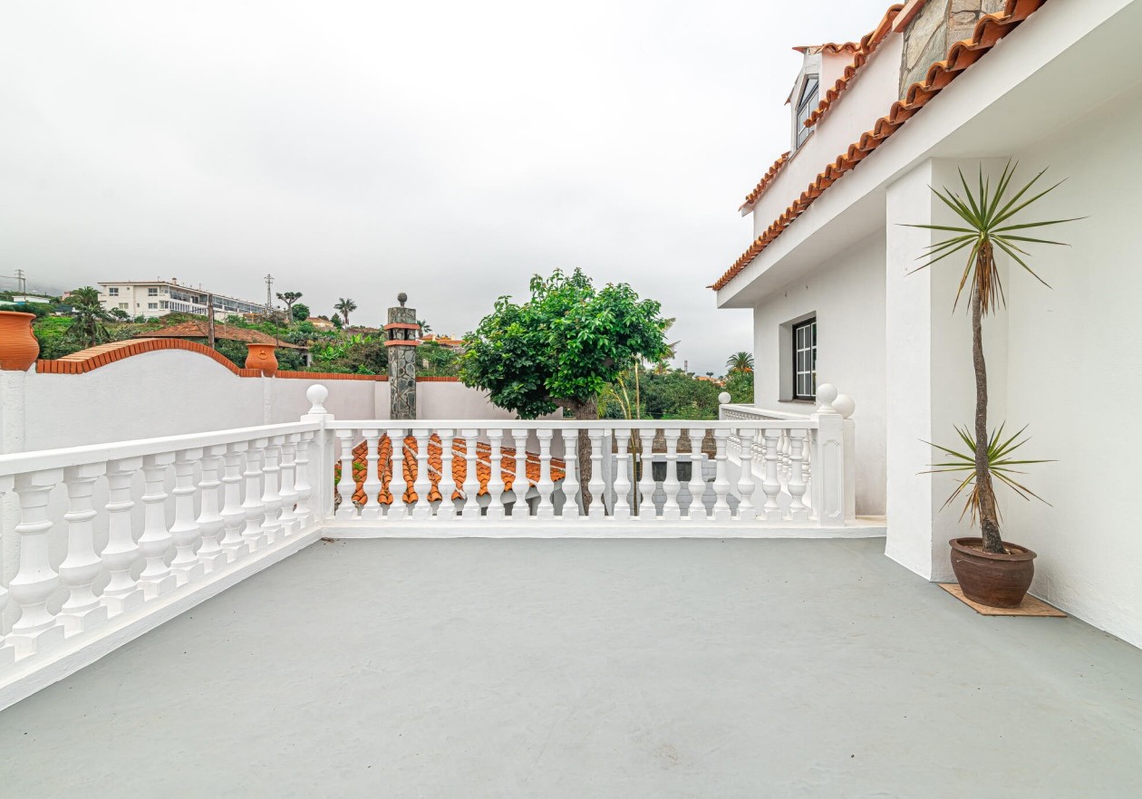 Exclusive licensed medical property with flexible living comfort in La Orotava, Tenerife