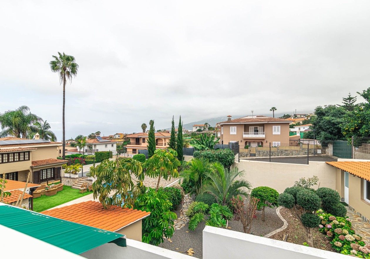 Exclusive licensed medical property with flexible living comfort in La Orotava, Tenerife