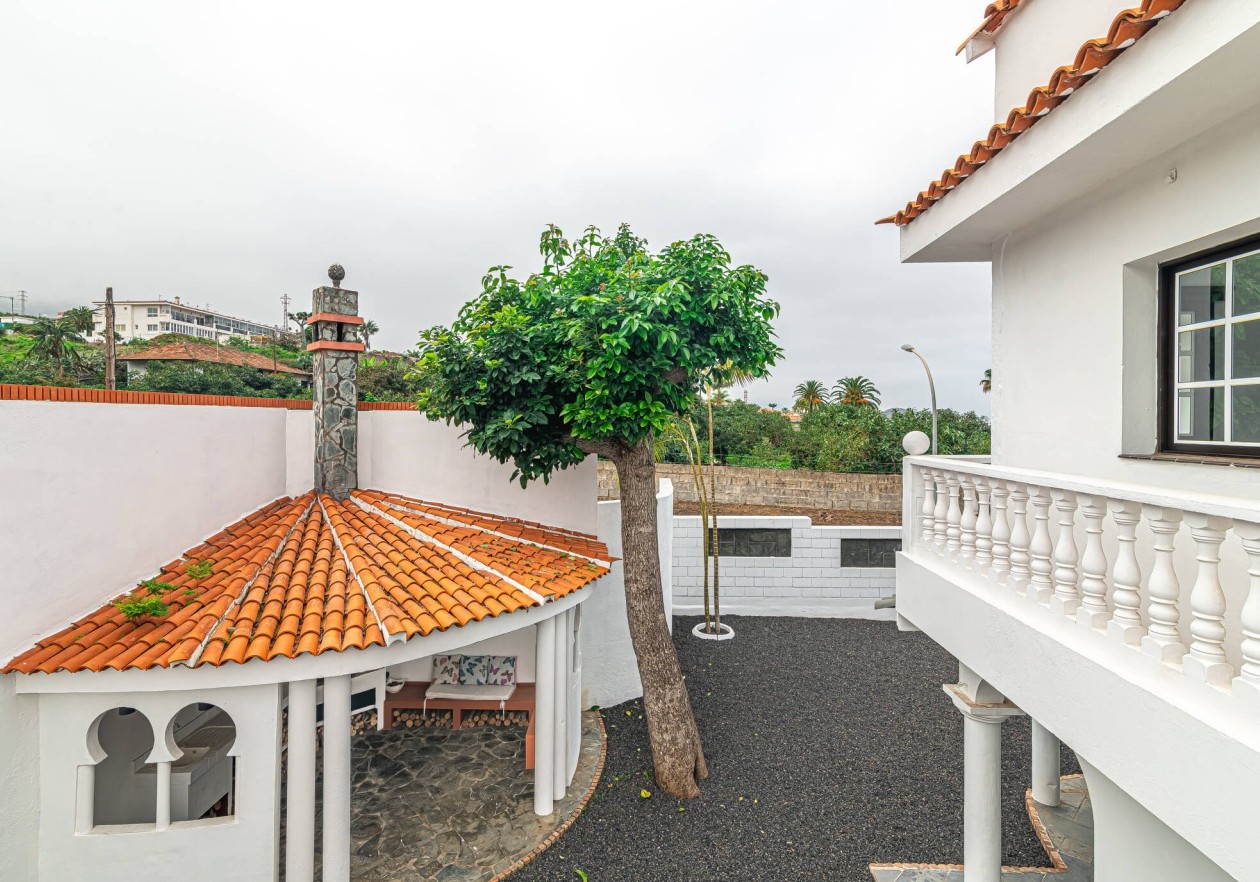 Exclusive licensed medical property with flexible living comfort in La Orotava, Tenerife