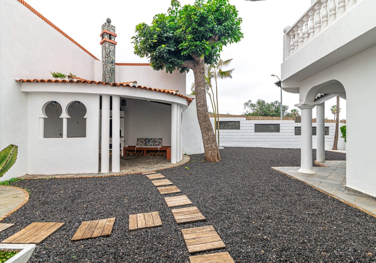 Exclusive licensed medical property with flexible living comfort in La Orotava, Tenerife