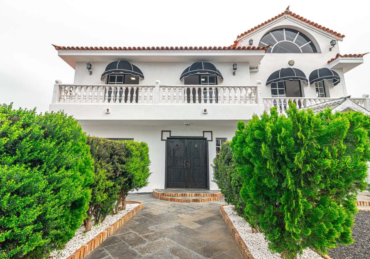 Exclusive licensed medical property with flexible living comfort in La Orotava, Tenerife