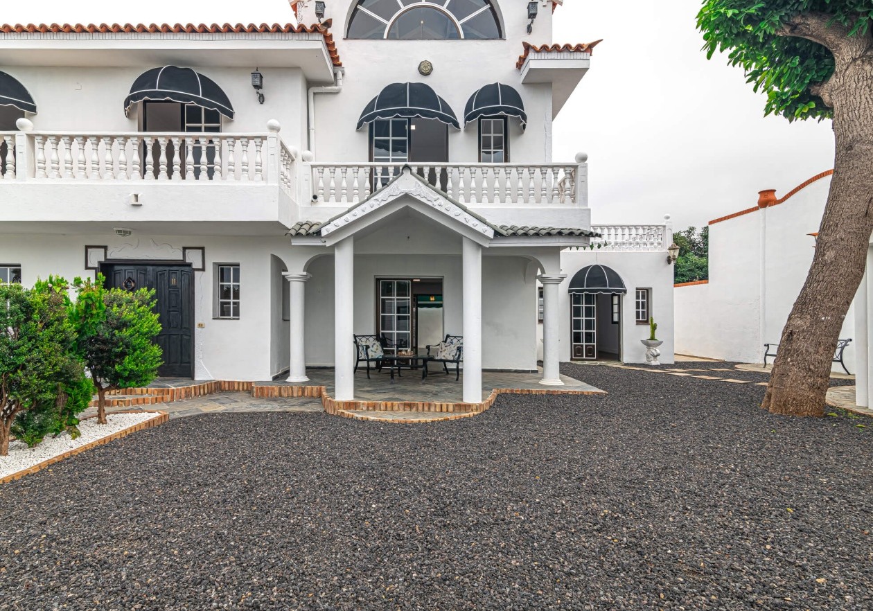 Exclusive licensed medical property with flexible living comfort in La Orotava, Tenerife