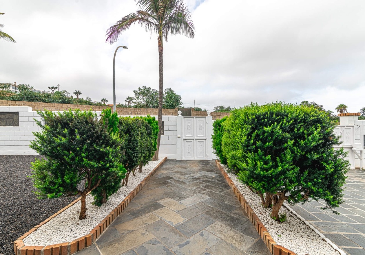 Exclusive licensed medical property with flexible living comfort in La Orotava, Tenerife