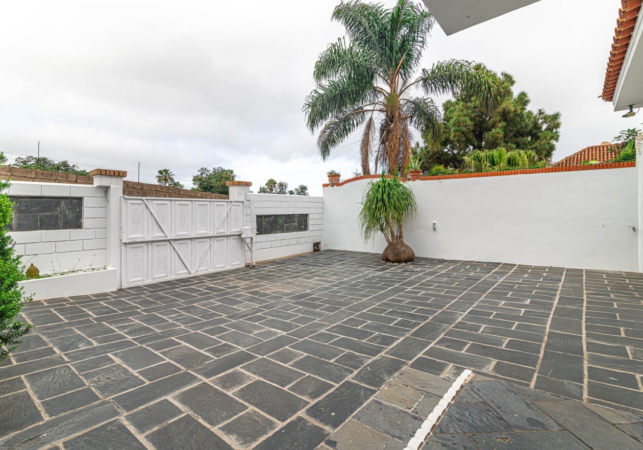 Exclusive licensed medical property with flexible living comfort in La Orotava, Tenerife