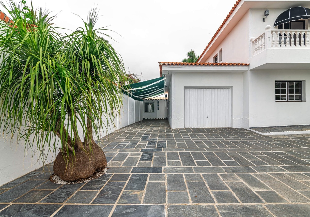Exclusive licensed medical property with flexible living comfort in La Orotava, Tenerife