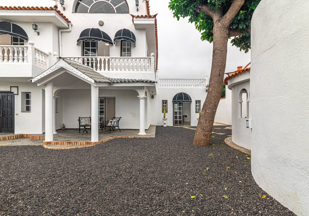 Exclusive licensed medical property with flexible living comfort in La Orotava, Tenerife
