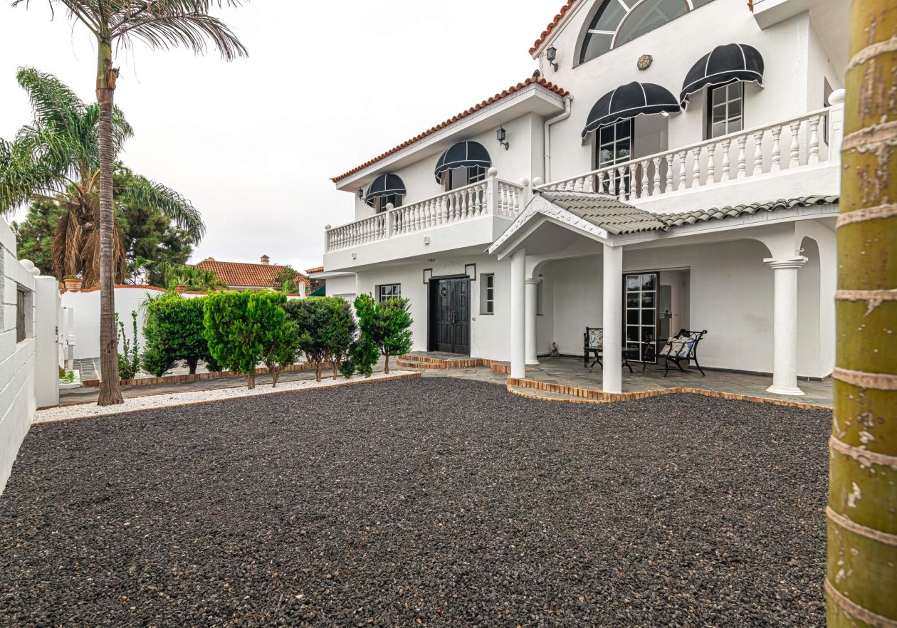 Exclusive licensed medical property with flexible living comfort in La Orotava, Tenerife