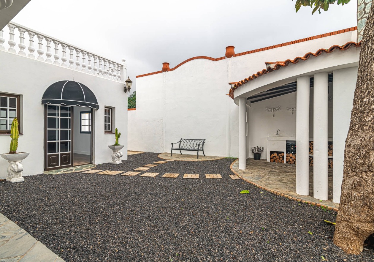 Exclusive licensed medical property with flexible living comfort in La Orotava, Tenerife