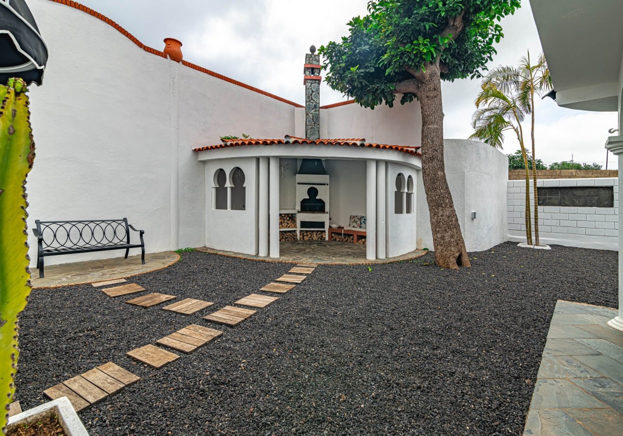 Exclusive licensed medical property with flexible living comfort in La Orotava, Tenerife