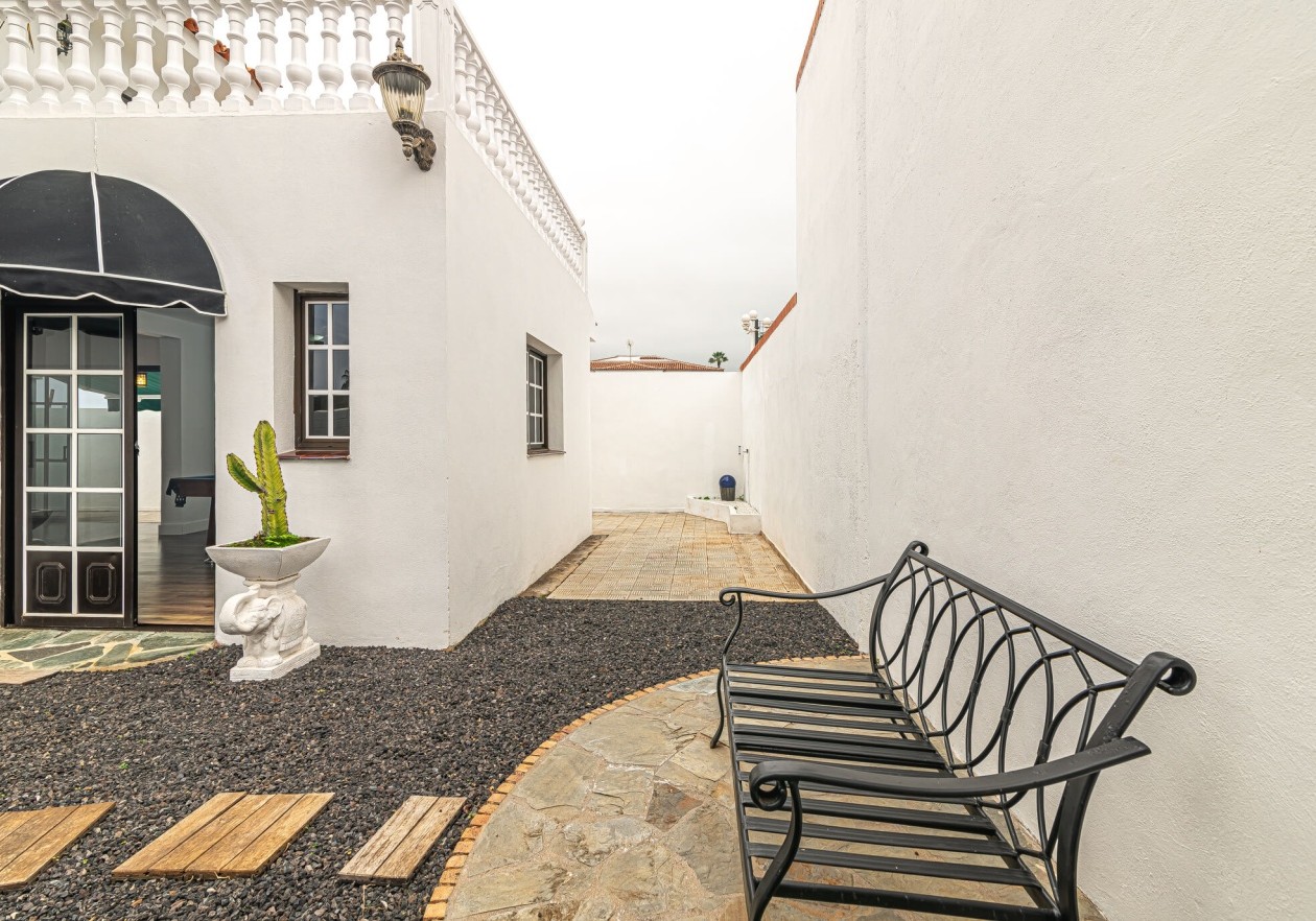 Exclusive licensed medical property with flexible living comfort in La Orotava, Tenerife