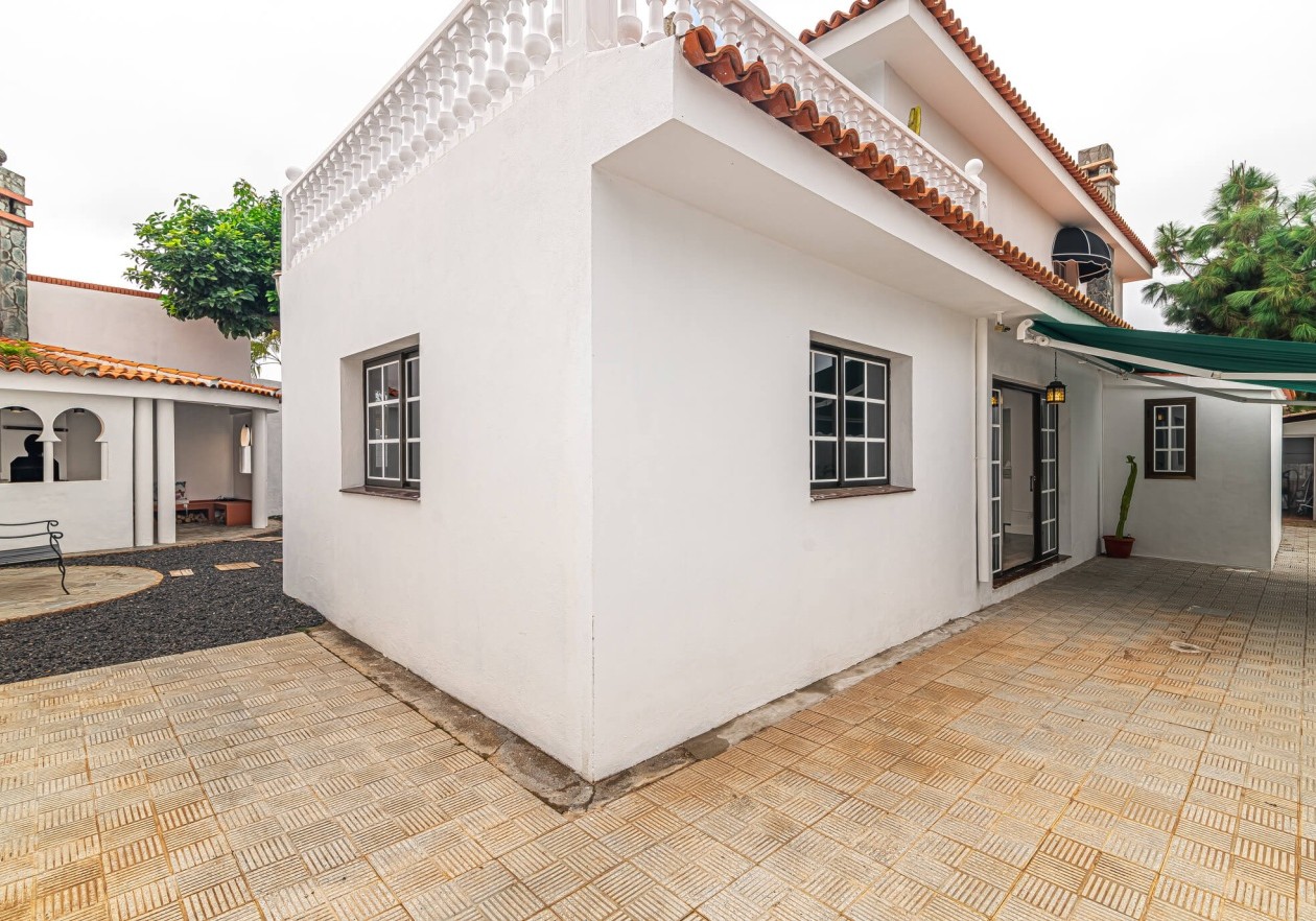 Exclusive licensed medical property with flexible living comfort in La Orotava, Tenerife