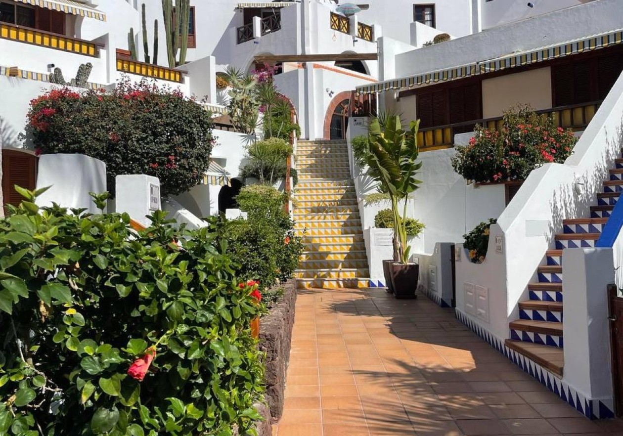 Nice ground floor studio with garden in Parque Santiago III