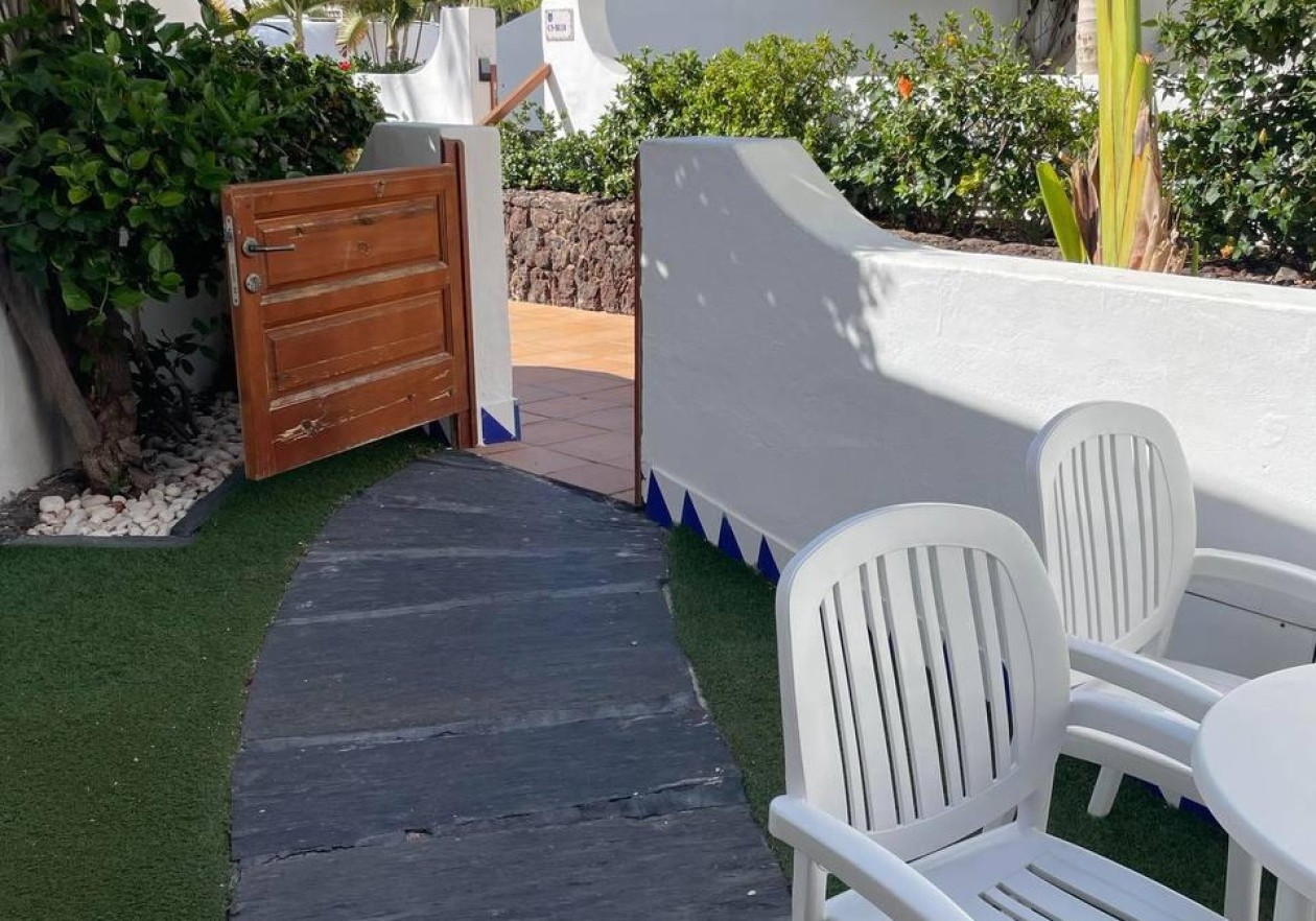 Nice ground floor studio with garden in Parque Santiago III