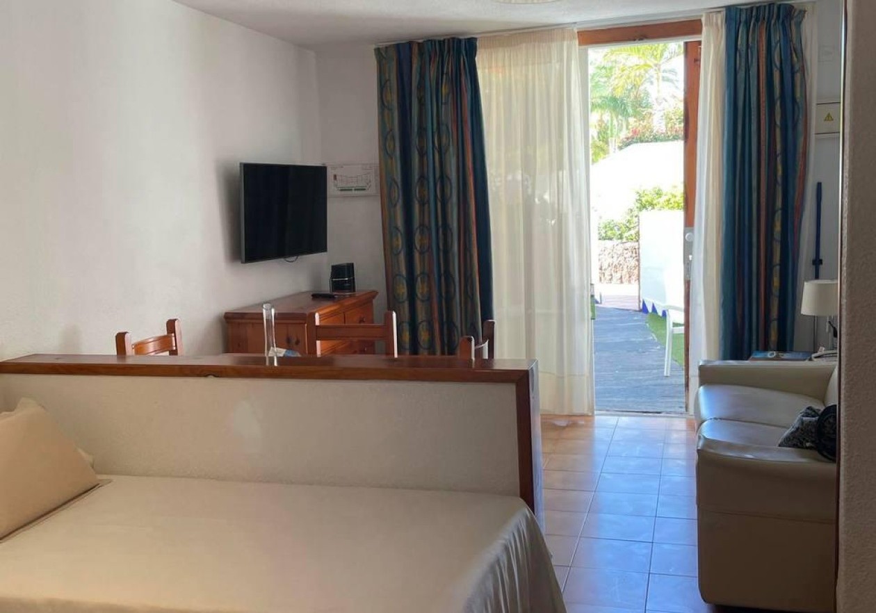 Nice ground floor studio with garden in Parque Santiago III