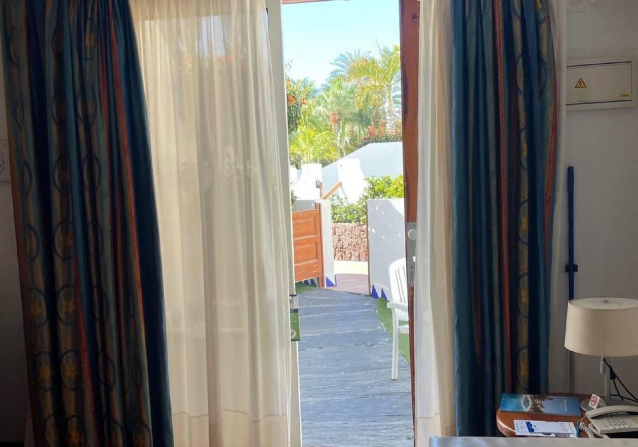 Nice ground floor studio with garden in Parque Santiago III