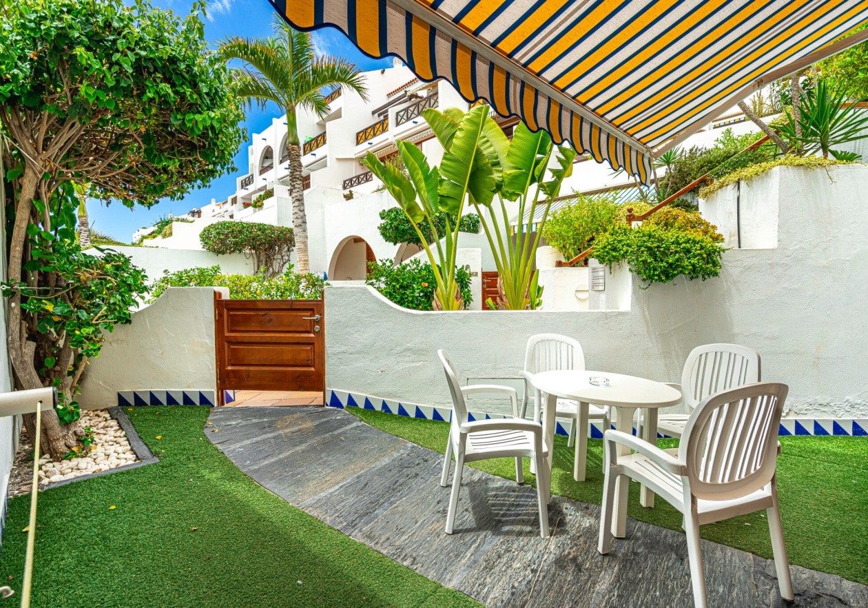 Nice ground floor studio with garden in Parque Santiago III
