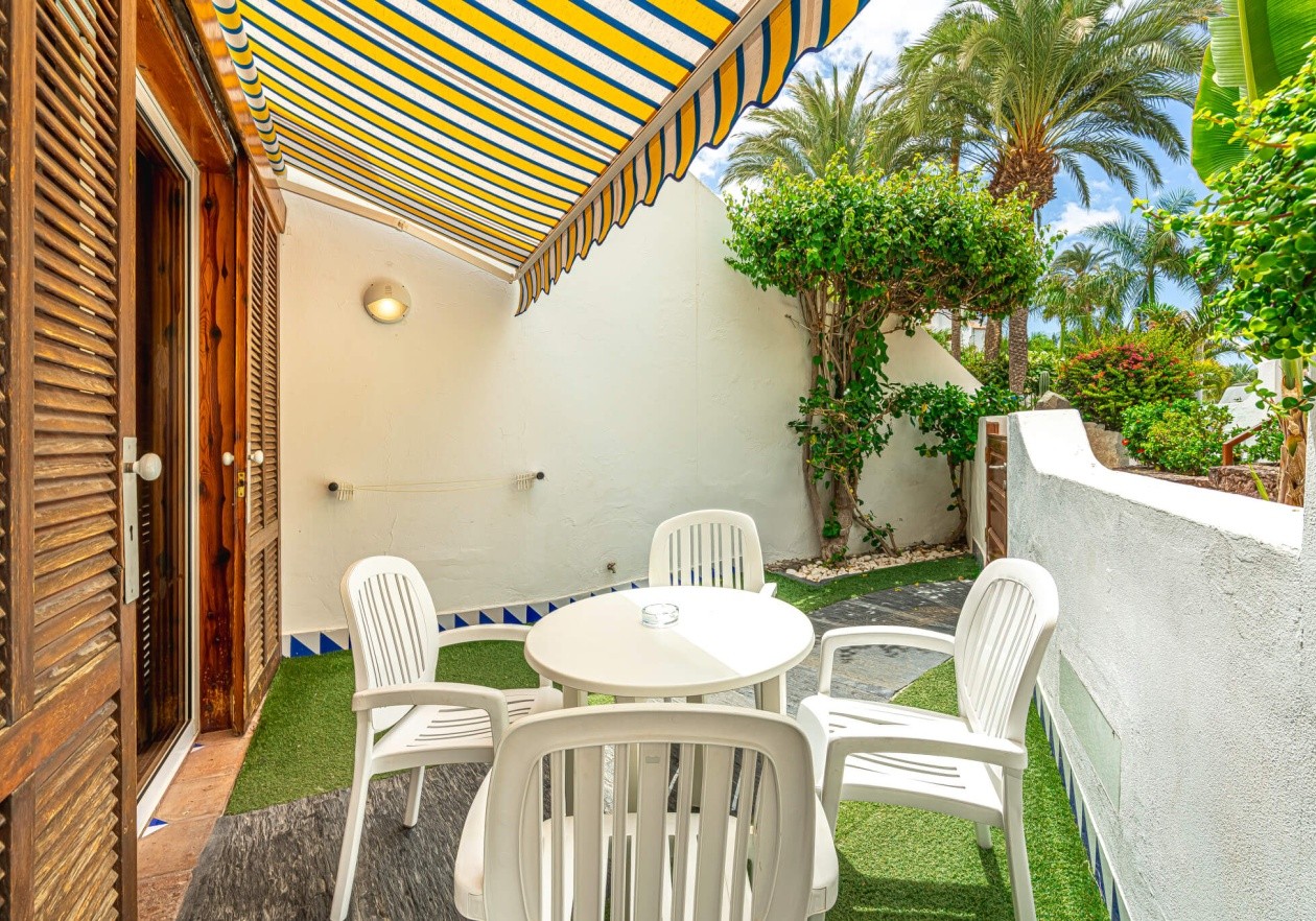 Nice ground floor studio with garden in Parque Santiago III