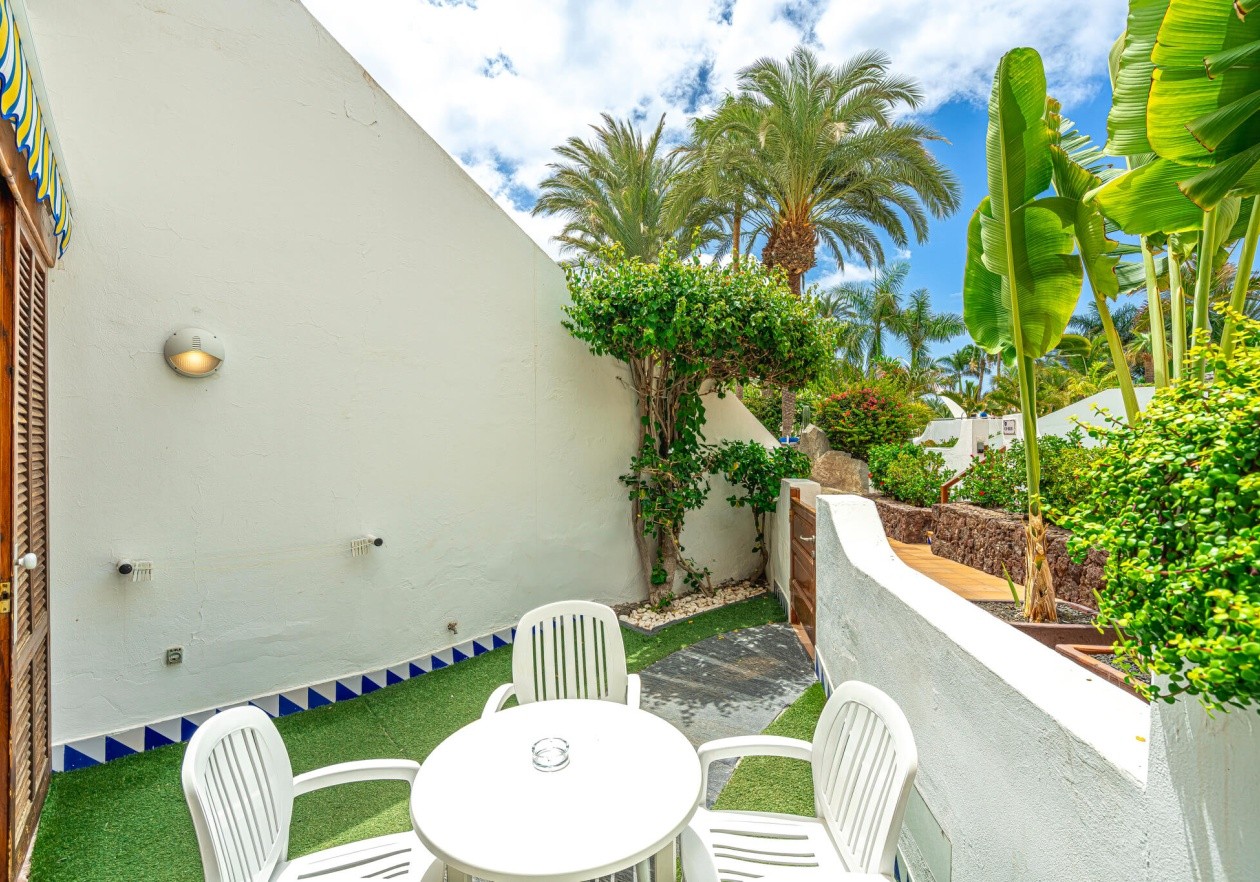 Nice ground floor studio with garden in Parque Santiago III