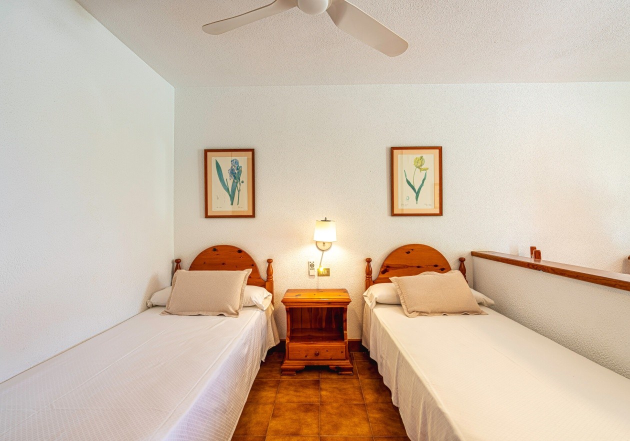 Nice ground floor studio with garden in Parque Santiago III