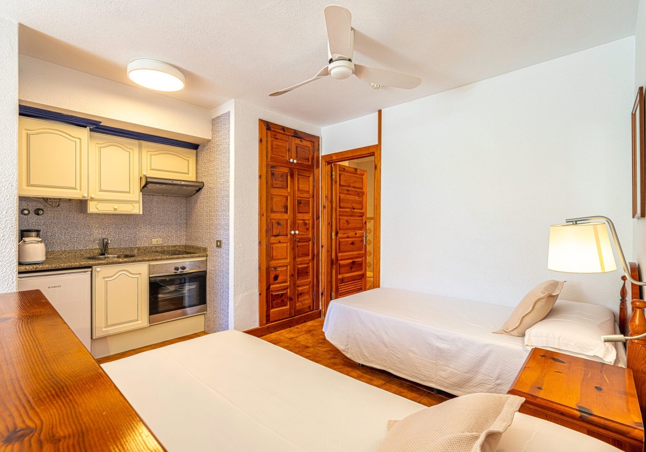Nice ground floor studio with garden in Parque Santiago III