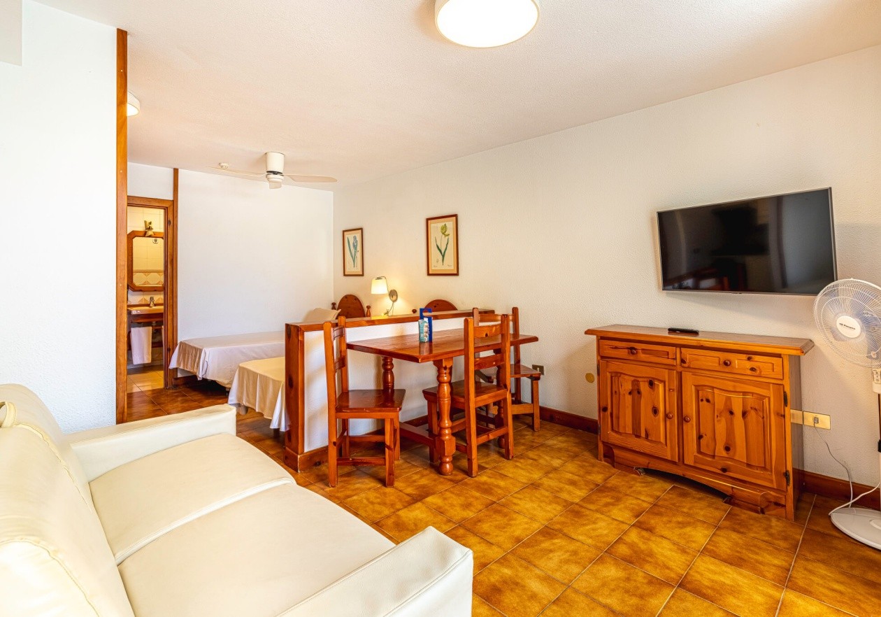 Nice ground floor studio with garden in Parque Santiago III
