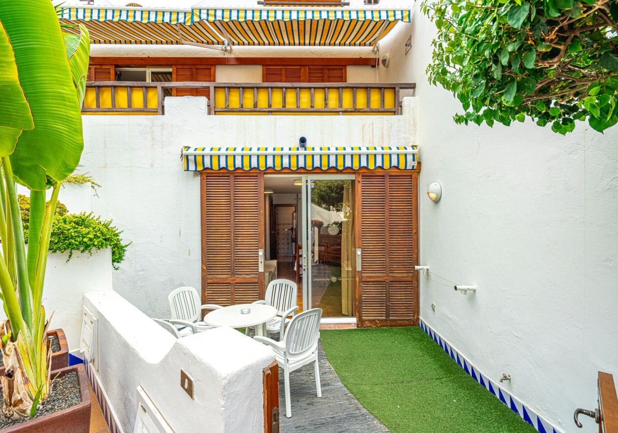 Nice ground floor studio with garden in Parque Santiago III